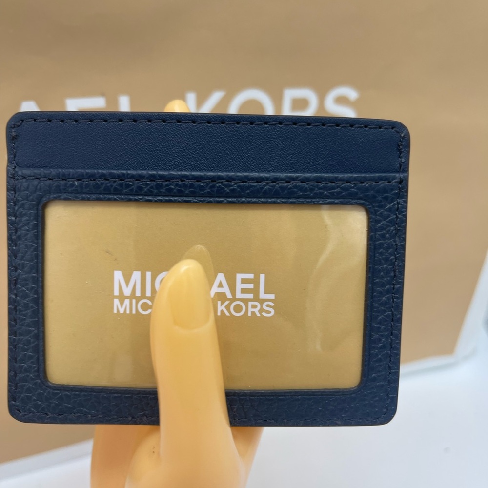 MICHAEL KORS
Large Pebbled Leather Card Holder Case
Navy
NWT - Picture 15 of 16